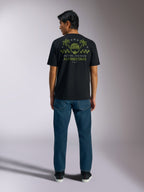 Alpinestars Order CSF T-Shirt, kurzärmeliges T-Shirt, Schwarz, Rückansicht mit olivgrüner Helm- und Palmen-Grafik und „One Goal One Vision“-Text, lässige Motorsport-Streetwear