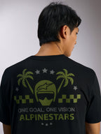 Alpinestars Order CSF Tee, Kurzarm-T-Shirt, Schwarz, Rückansicht mit grünen Helm- und Palmengrafiken, grauen Sternen und dem Schriftzug 'ONE GOAL. ONE VISION. ALPINESTARS', Casual Motorsport Streetwear