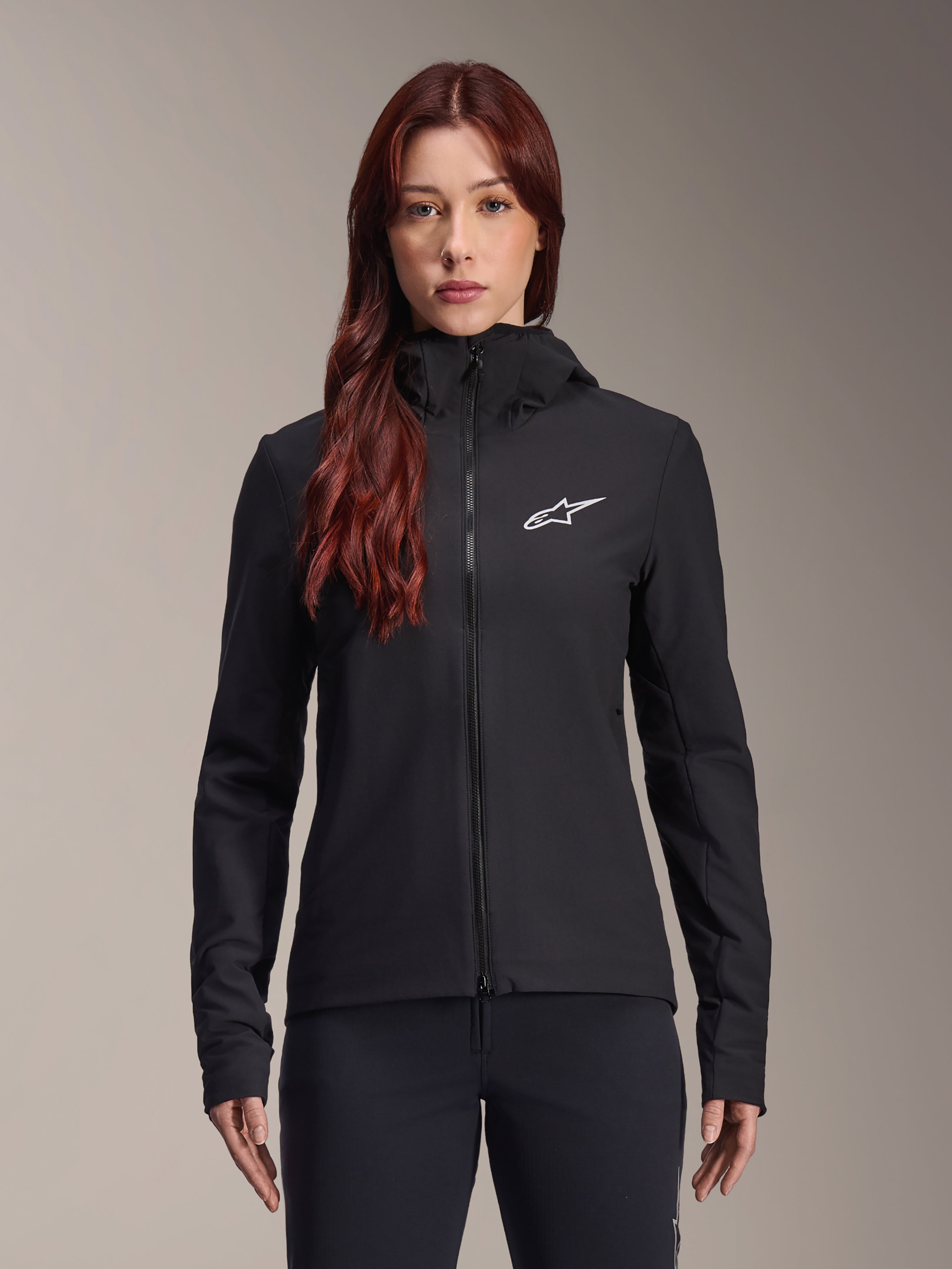 Alpinestars Stella A-Dura Thermal Jacke, Damen-Fahrradjacke, Schwarz, Weißes Stern-Logo auf der Brust, Design mit Kapuze und Reißverschluss, körpernahe Langarm-Konstruktion für Mountainbiking