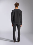 Alpinestars Bettern Crew, schwarzes Crewneck-Sweatshirt, Rückansicht am Modell, gerippter Kragen und Saum, lässige, vom Motorsport inspirierte Streetwear