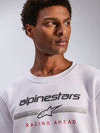 Alpinestars Bettern Crew, weißer Fleece-Rundhalspullover, schwarzes Alpinestars-Logo mit grauen horizontalen Linien und rotem „Racing Ahead“-Schriftzug, lässige, vom Motorsport inspirierte Streetwear