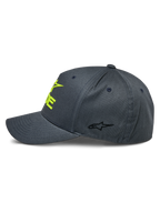 Alpinestars Ride Sonic Cap, Anthrazit und Neongelb, Seitenprofil mit gebogenem Schirm und strukturierter Krone, gelbes 3D-Sticklogo auf der Vorderseite und kleines schwarzes Stern-Logo am Seitenpanel, lässige Motorsport-Kopfbedeckung