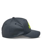 Alpinestars Ride Sonic Mütze, Seitenansicht, Anthrazit mit neongelbem 3D-Sticklogo, gebogener Schirm und strukturierte Krone, lässige Motorsport-Kopfbedeckung aus Stretch-Twill