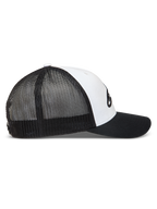 Alpinestars Ageless Snapback Kappe, Sportswear Trucker Cap in Schwarz und Weiß mit Netzgewebe und gebogenem Schirm.