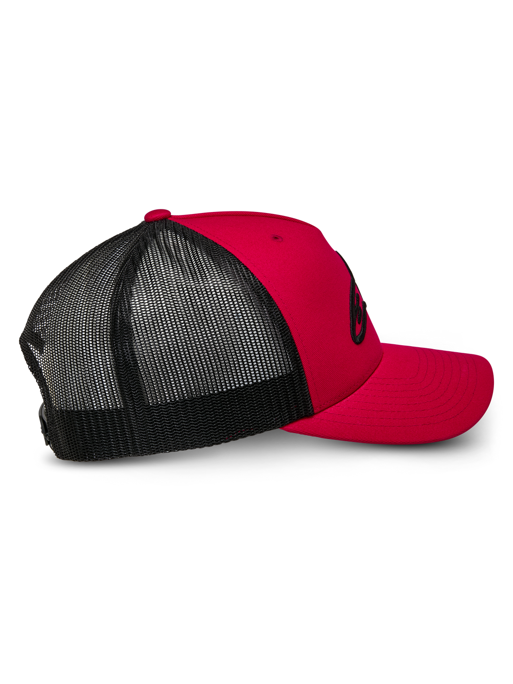 Alpinestars Ageless Trucker-Mütze, Rot und Schwarz, Seitenansicht mit roter strukturierter Front und gebogenem Schirm, schwarze atmungsaktive Mesh-Einsätze auf der Rückseite, lässige vom Motorsport inspirierte Kopfbedeckung