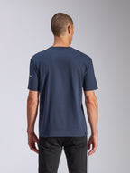 Alpinestars Frontal CSF Tee, Kurzarm-T-Shirt, Navy, Rückansicht am Modell in schwarzer Hose, lässige Performance-Sportbekleidung