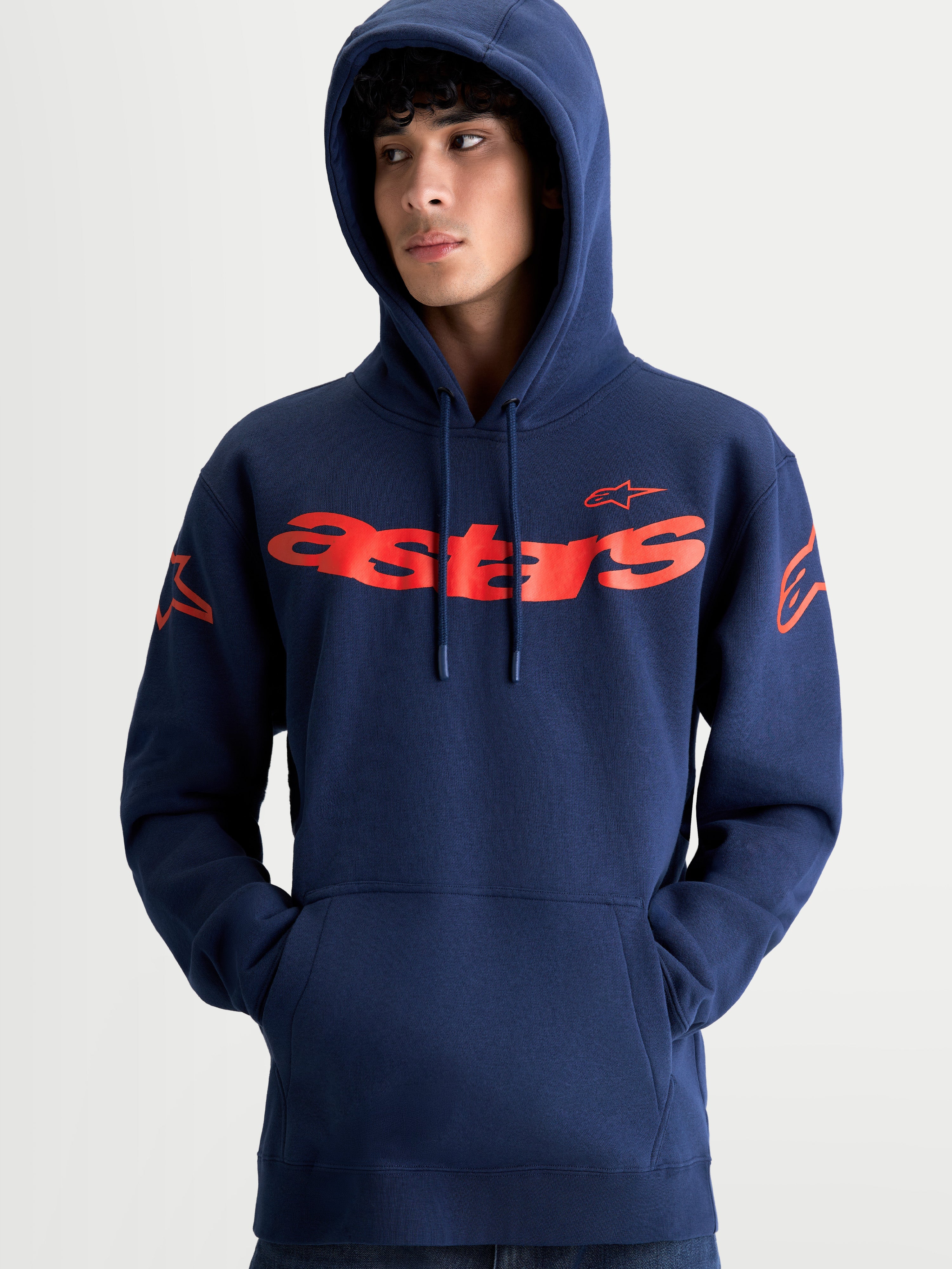 Alpinestars Velocifier Hoodie, Sportswear Kapuzenpullover, Unisex, Blau und Rot, Fleece, mit geschwungenem Astars-Schriftzug auf der Brust, Schulterlogos und Kapuze mit Kordelzug.