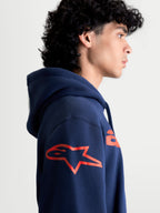 Alpinestars Velocifier Hoodie, Sportswear-Kapuzenpullover für Herren, Dunkelblau und Rot, Seitenansicht mit rotem Astars-Logo auf der Schulter, bequemes Fleece für Motorsport-Enthusiasten.