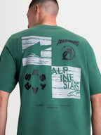 Alpinestars Checkback Oversized CSF T-Shirt, Kurzarm-Sportswear-T-Shirt, Grün, Rückansicht mit markanter Schachbrettgrafik und Astars-Logos, lässiges vom Motorsport inspiriertes Design, Oversized-Passform.