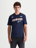 Alpinestars Cypress CSF T-Shirt, Kurzarm-Sportswear-T-Shirt für Herren, Dunkelblau, mit Front-Astars-Wortgrafik mit Mesh-Füllung sowie weiß-roten Akzenten, hochwertige Baumwoll-Polyester-Mischung, Ansicht am Model.