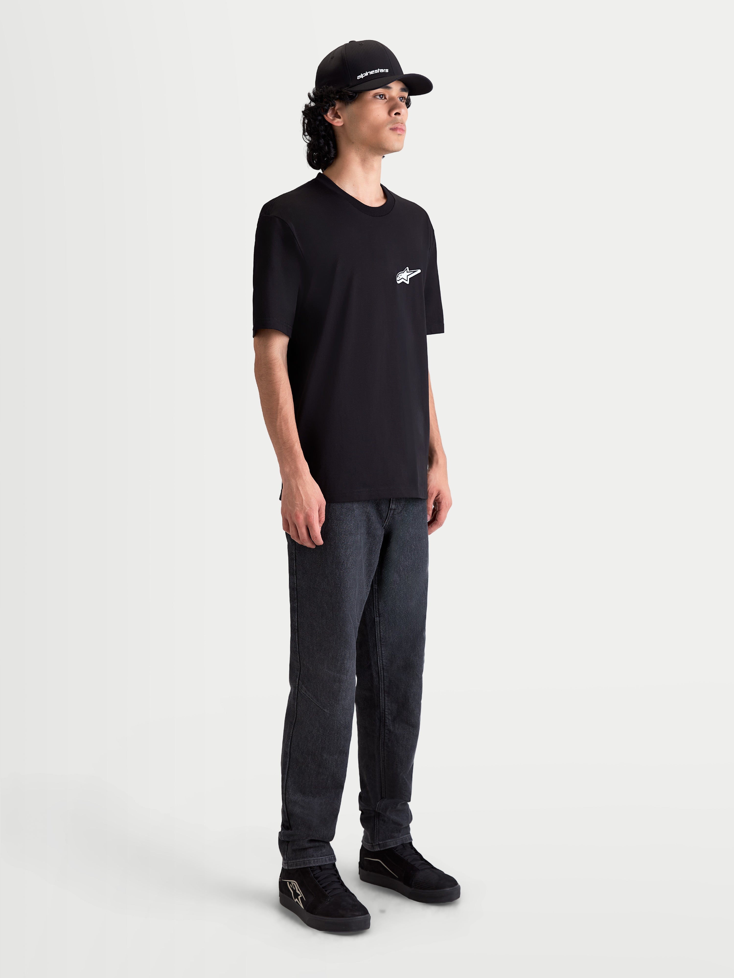 Alpinestars Meteor CSF T-Shirt, Herren-Kurzarm-Sportswear, Schwarz mit weißem MX-inspiriertem Logo-Farbverlauf auf der Brust, 60/40 Baumwoll-Polyester-Mischung, lässige Motorsport-Bekleidung.