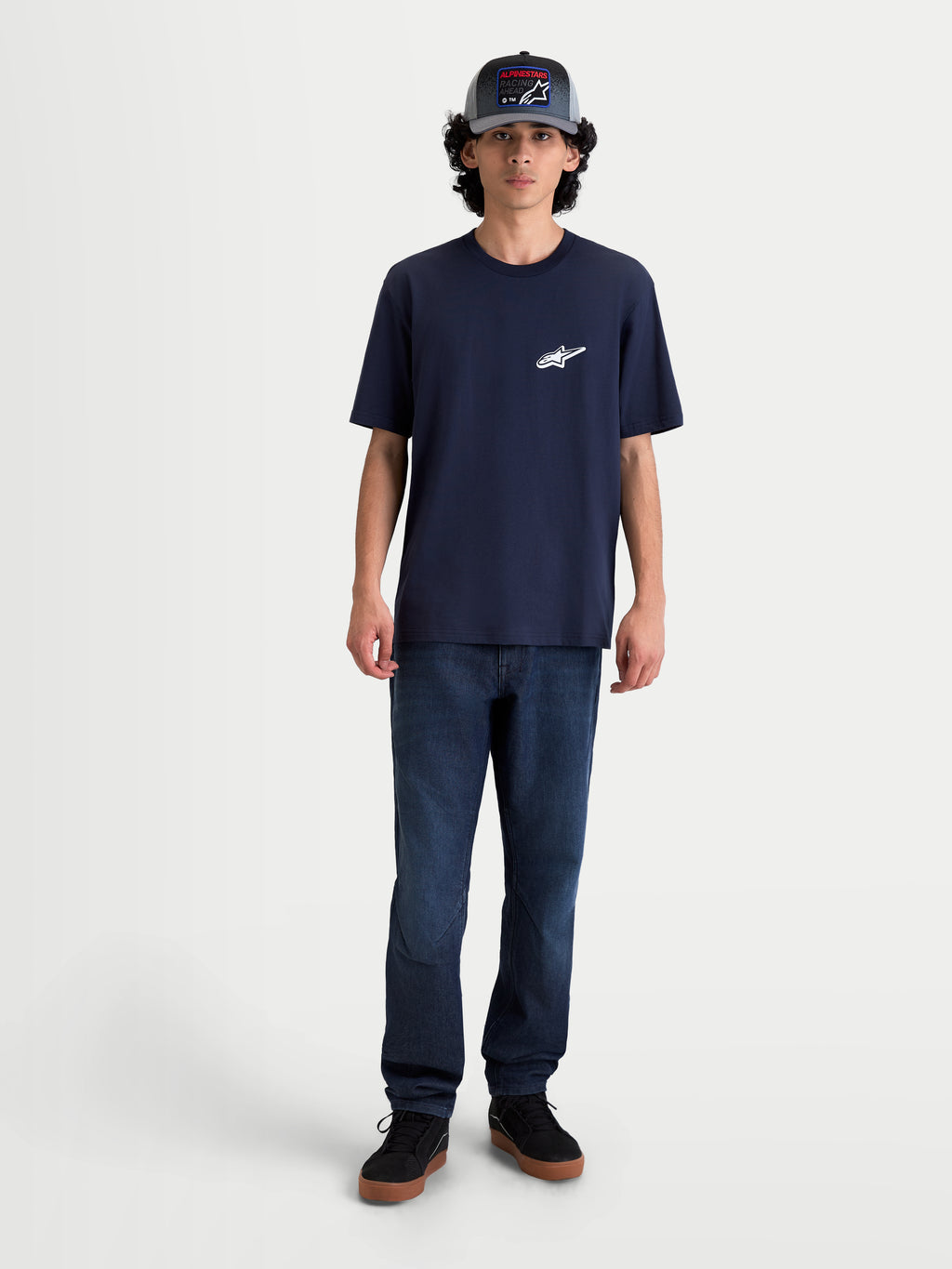 Alpinestars Meteor CSF T-Shirt, Herren-Kurzarm-Sportswear-T-Shirt in Navy-Blau, mit weißem Astars-Brustlogo, weiche Baumwoll-Polyester-Mischung, lässige Motorsport-inspirierte Lifestyle-Bekleidung.