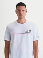 Alpinestars P1 CSF T-Shirt, Kurzarm-Sportswear-Oberteil für Herren, Weiß mit rotem Rennstreifen und schwarzer Astars-Logo-Grafik, „Racing Ahead“-Schriftzug, weiche Baumwoll-Polyester-Konstruktion.
