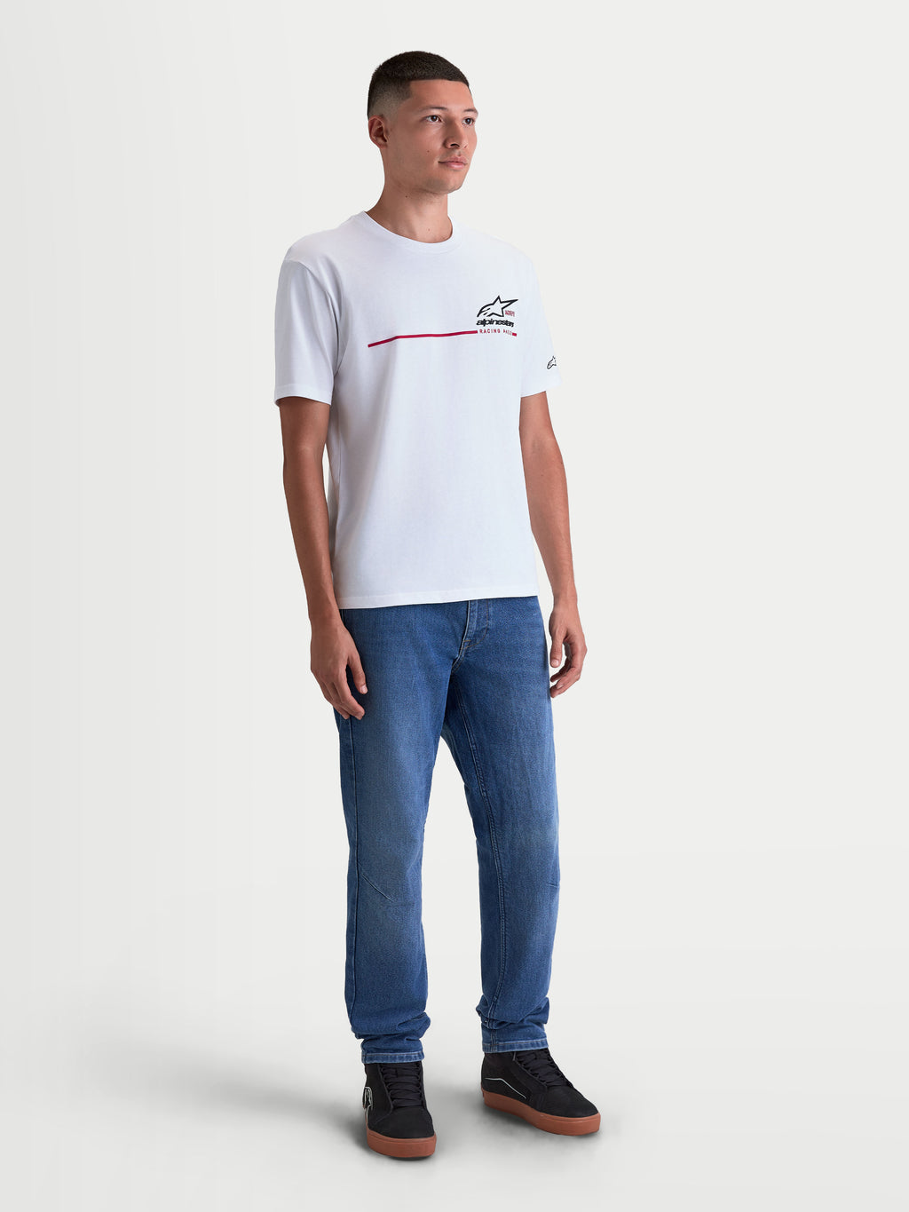 Alpinestars P1 CSF T-Shirt, Kurzarm-Sportswear-T-Shirt, Unisex, Weiß, mit schwarzer Rennstreifen-Logo-Grafik und Soft-Touch-Print-Finish, bequemer Baumwoll-Polyester-Mix für den Alltag.