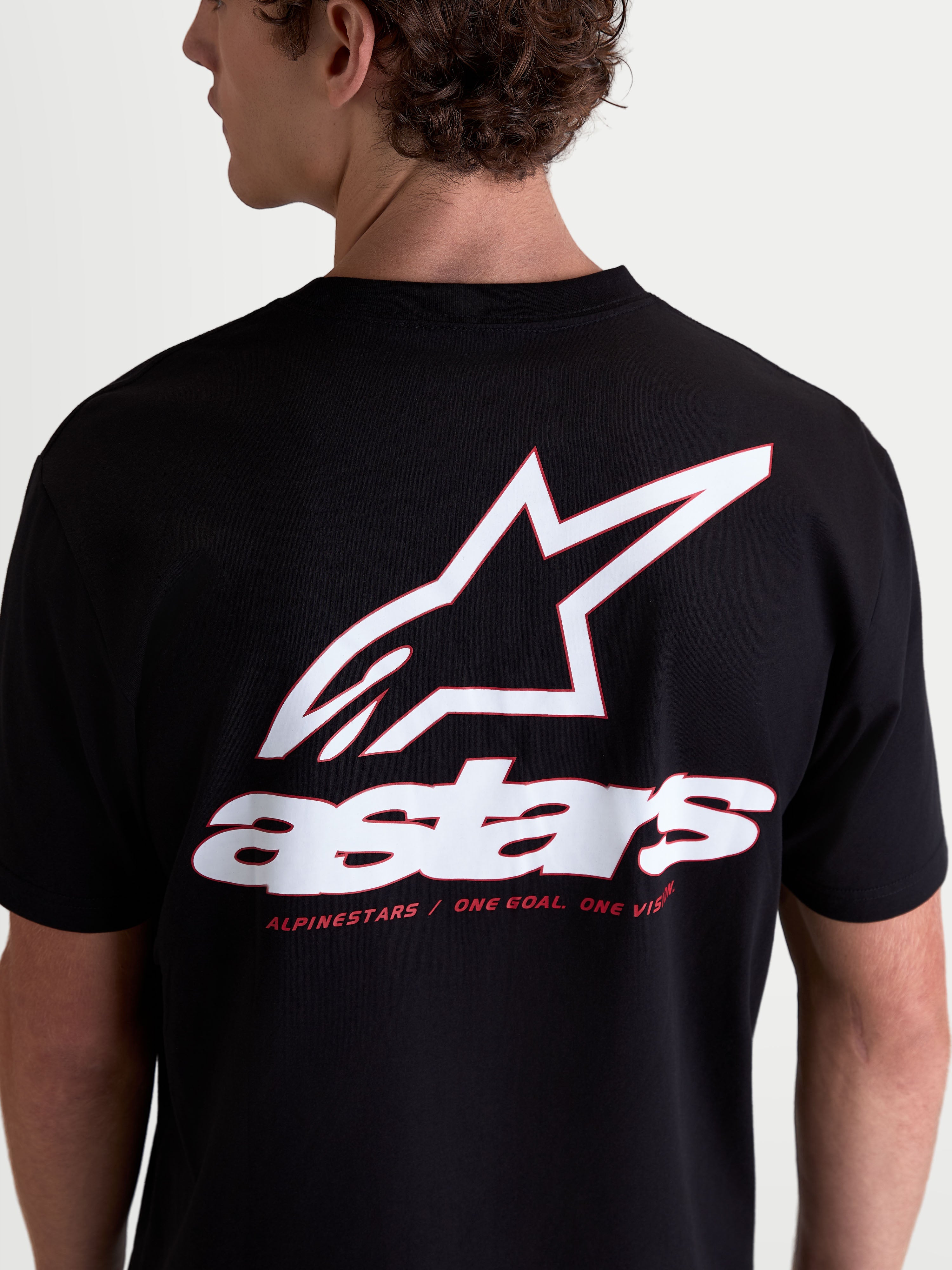 Alpinestars Lineout CSF T-Shirt, Kurzarm-Sportswear-T-Shirt, Unisex, Schwarz mit großer weißer und roter Astars-Logo-Grafik auf dem Rücken, Baumwoll-Polyester-Mischgewebe, zeigt das Markenmotto One Goal One Vision.