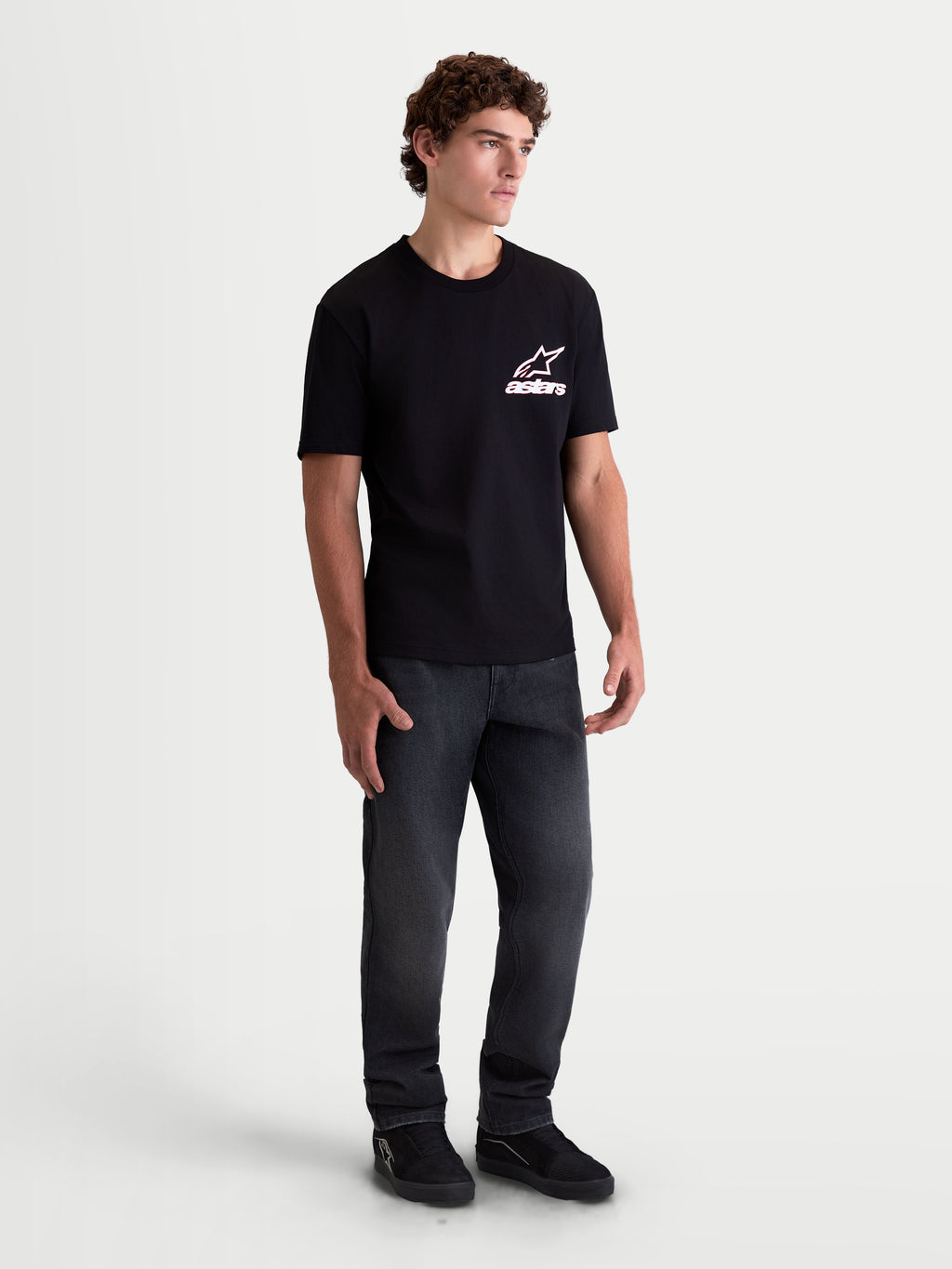 Alpinestars Lineout CSF T-Shirt, Herren Kurzarm-T-Shirt, Schwarz mit weißer Astars-Logo-Grafik auf der Brust, Premium-Baumwoll-Polyester-Mischung, lässige Sportswear.