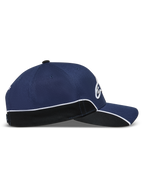 Alpinestars 500 Snapback Kappe, Unisex Motorsport-inspirierte Sportswear Baseball-Kappe, Navy-Blau und Schwarz, mit strukturierter Krone, gebogenem Schirm, weißer Kontrastpaspelierung und 3D-Astars-Stickerei, Seitenansicht.