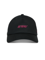 Alpinestars Explorer Strapback Kappe, Sportswear-Baseballkappe in Schwarz mit pink gesticktem Astars-Logo und gebogenem Schirm.