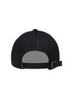 Alpinestars Explorer Strapback Kappe, schwarze Sportswear-Kappe, Rückansicht mit verstellbarem Riemen und goldener Schnalle.