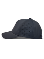 Alpinestars Algo Perf Adjustable Kappe, dunkelgraue Sportswear-Kappe mit seitlichen Perforationen und gebogenem Schirm.