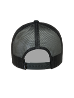 Alpinestars Hemmings Trucker-Mütze, schwarze Sportswear-Kappe in der Rückansicht mit atmungsaktiven Poly-Mesh-Einsätzen und verstellbarem Snapback-Verschluss.