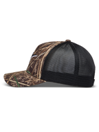 Alpinestars Thicket Realtree Trucker-Mütze, Realtree Camo und Schwarz, Seitenansicht mit gebogenem Schirm und Netzrückseite.