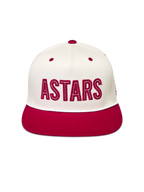 Alpinestars Stadium Snapback Kappe, Weiß und Rot, Sportswear-Kappe mit flachem Schirm und ASTARS-Logo-Applikation.