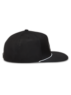 Alpinestars Label Snapback Kappe, schwarze Sportswear-Kappe mit flachem Schirm und weißem Kordeldetail, Seitenansicht.