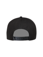 Alpinestars Label Snapback Kappe in Schwarz, Rückansicht mit verstellbarem Verschluss und weißem Astars-Logo-Etikett.