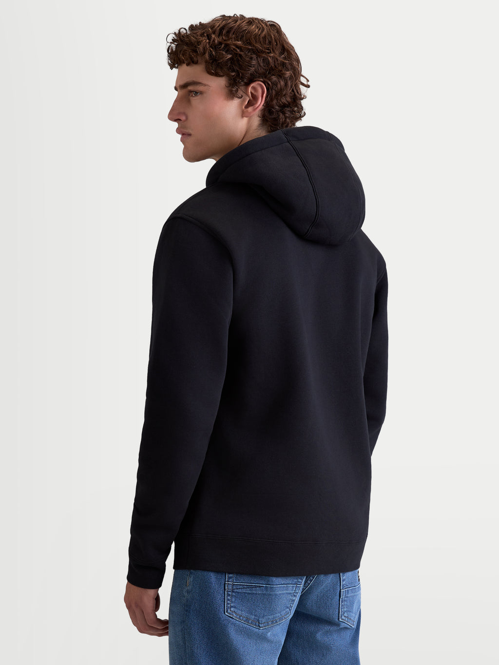 Alpinestars Ageless V3 Hoodie, Herren-Kapuzenpullover, Schwarz, Sportswear-Fleece aus Baumwolle und recyceltem Polyester, Rückansicht mit Kapuzendesign und Rippbündchen, komfortable Lifestyle-Bekleidung für Motorsport-Enthusiasten.