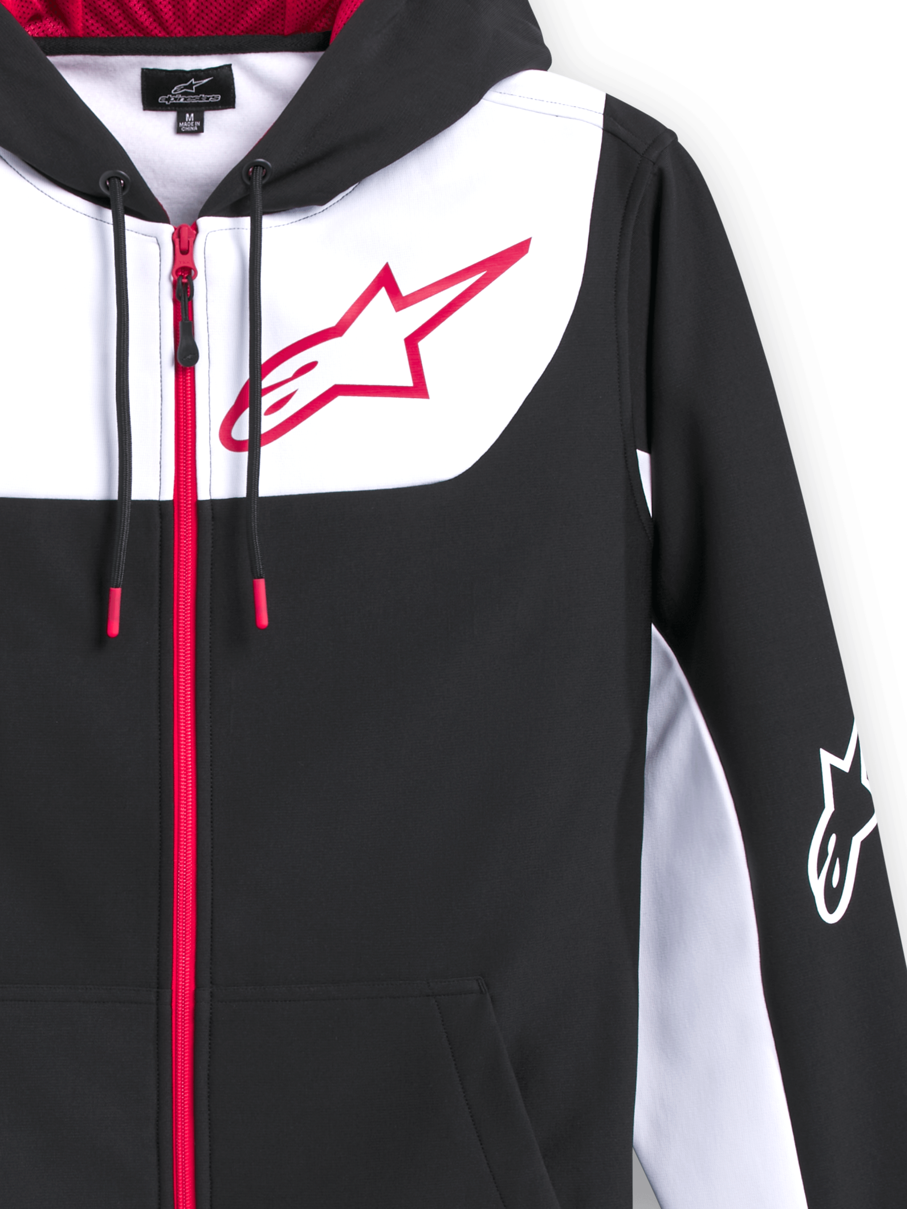 Alpinestars Sessions V3 Hoodie, Kapuzenjacke mit Frontreißverschluss aus Poly-Fleece, Schwarz mit weißen und roten Akzenten, großes rotes Alpinestars Stern-Logo auf der Brust, roter Frontreißverschluss, Kordeln mit roten Enden und weißes Logo auf dem Ärmel, lässiges vom Motorsport inspiriertes Design