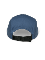 Alpinestars Peasy Kappe, 5-Panel-Jockey-Hut, Blau, Rückansicht mit verstellbarem schwarzen Clip-Schnallenverschluss und unstrukturierter Krone, Twill-Gewebe, lässige vom Motorsport inspirierte Streetwear