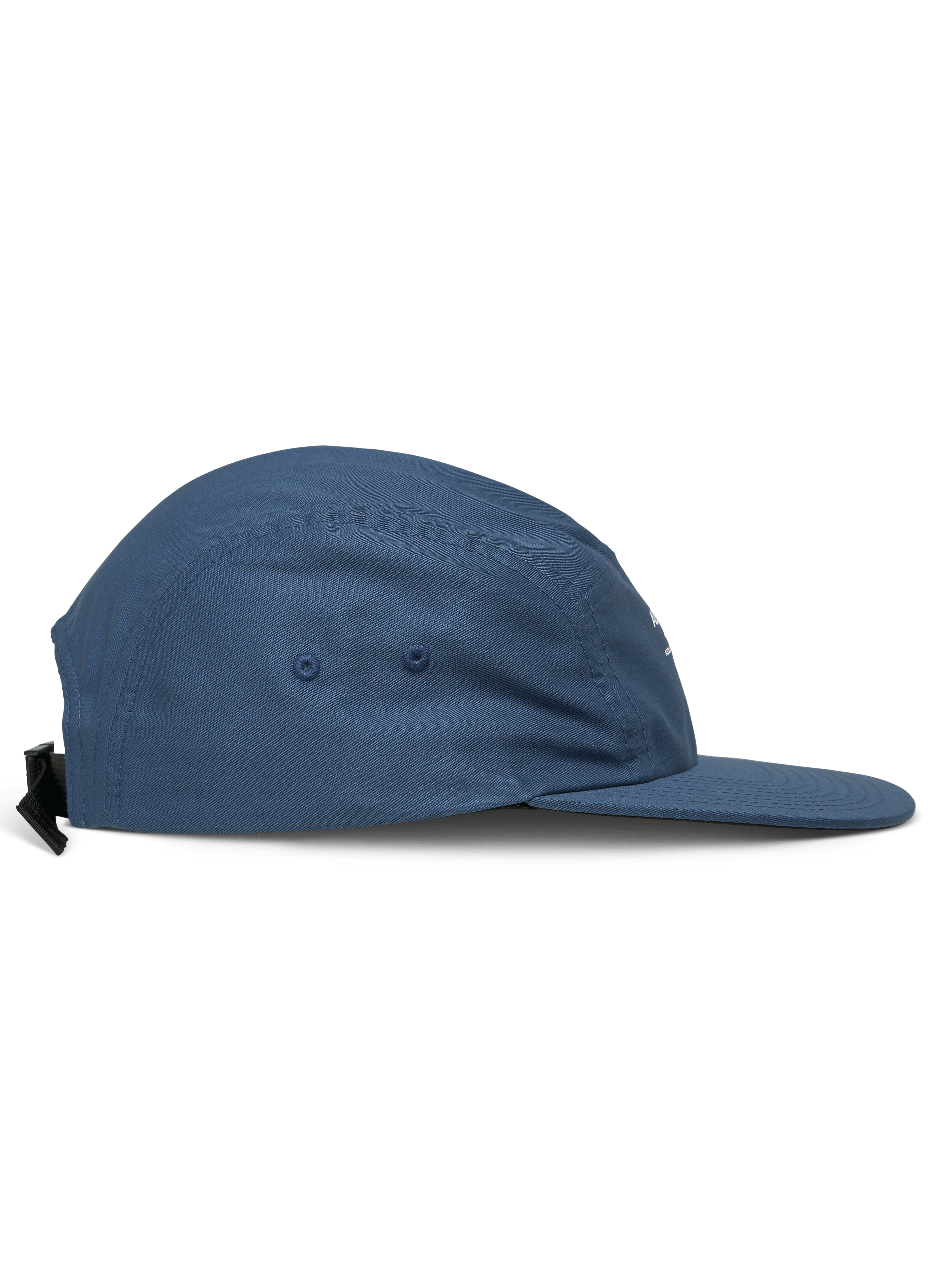 Alpinestars Peasy Kappe, 5-Panel-Jockey-Hut, Blau, Seitenansicht mit flachem Schirm und unstrukturierter Krone, Twill-Gewebe mit Belüftungsösen, Clip-Schnallenverschluss hinten, lässige Sportbekleidung