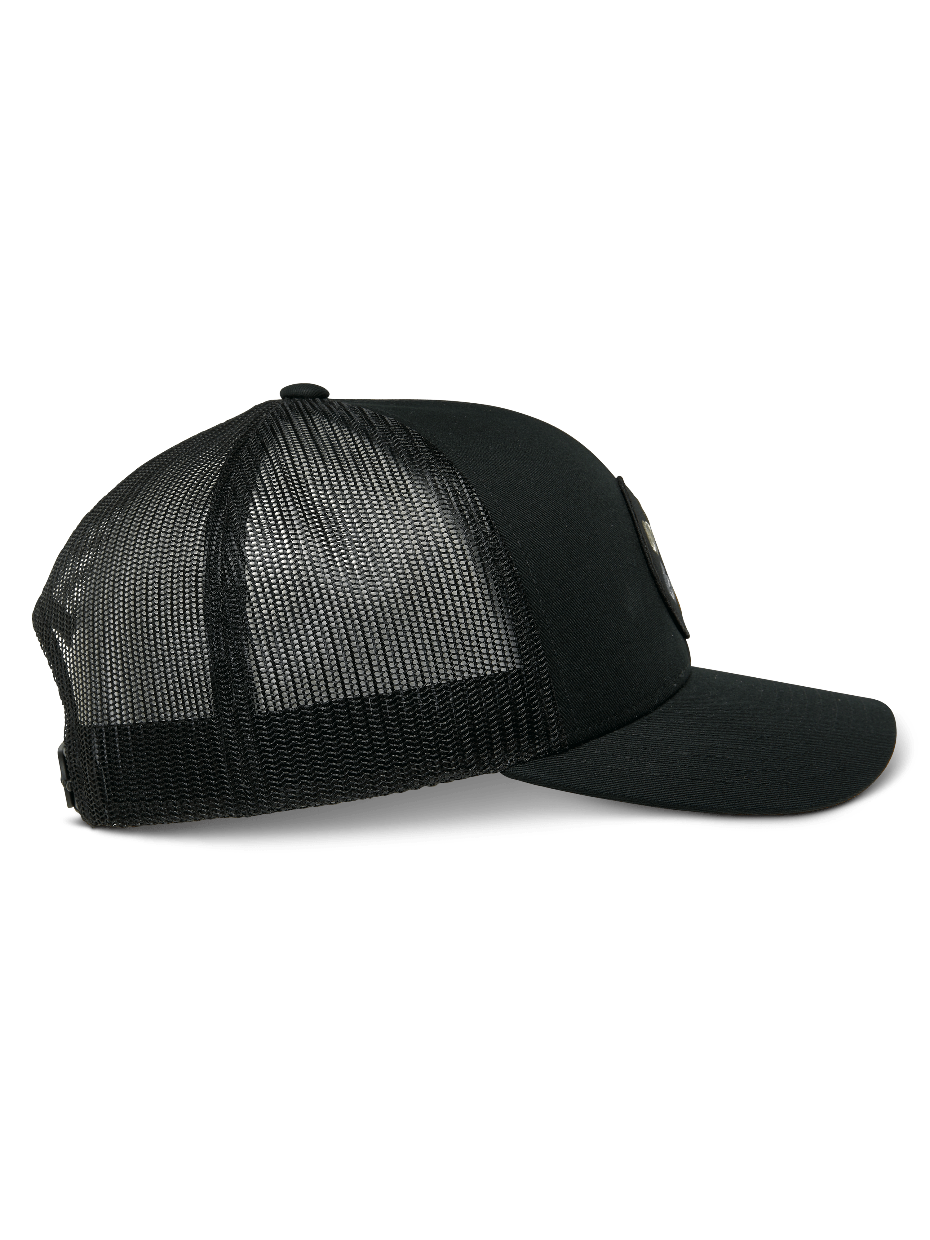 Alpinestars Gambit Trucker Hat, Trucker Cap, Schwarz/Schwarz, mit gebogenem Schirm, strukturierter Twill-Front und atmungsaktiver Mesh-Rückseite, lässige Motorsport-Streetwear, Seitenprofil