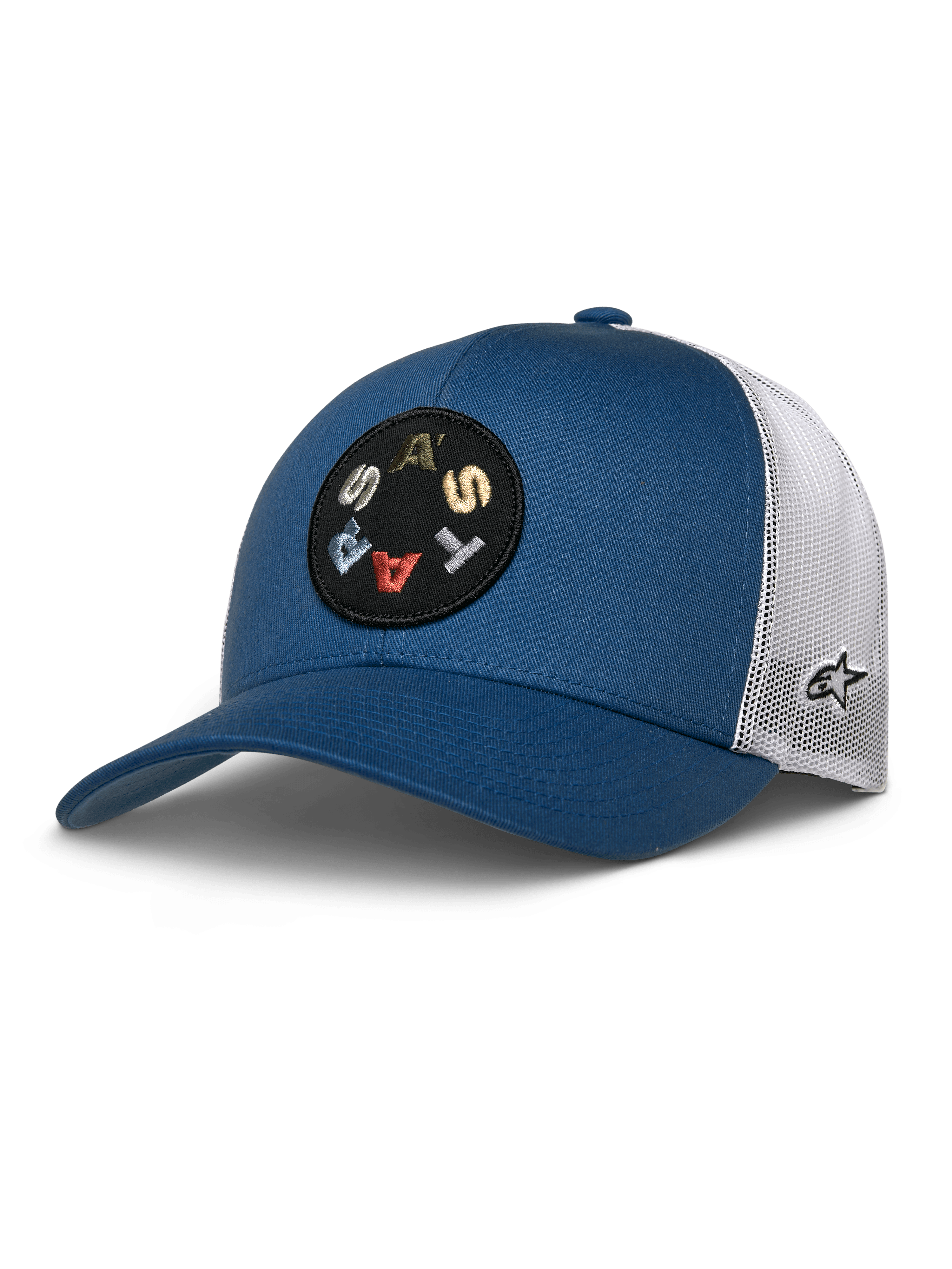 Alpinestars Gambit Trucker Hat, Blau mit weißer Mesh-Rückseite, runder schwarzer Patch mit buntem 'ASTARS'-Schriftzug, gebogener Schirm, strukturierte Krone, lässige Motorsport-Kopfbedeckung
