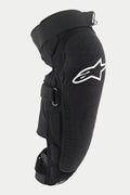 Alpinestars Vector Pro Knie-/Schienbeinschutz, Schwarz, mit weißem Alpinestars-Logo auf dem Knie, strukturiertes abriebfestes Frontpanel, verstellbare Klettverschlüsse, atmungsaktive MTB-Schutzausrüstung