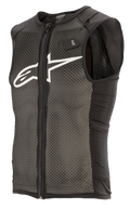 Alpinestars Paragon Plus Schutzweste, Schwarz und Weiß, leichte MTB-Schutzweste im ärmellosen Design, durchgehender Frontreißverschluss, Hauptkonstruktion aus strukturiertem Stretch-Mesh, einfarbige schwarze Seiteneinsätze, weißes Logo auf der Brust und H2O-Trinksystem-Markierung
