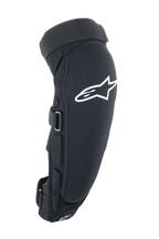 Alpinestars A-Impact Plasma Pro Knie-Schienbein-Protektor, Schwarz und Weiß, Seitenansicht mit großem weißem Astar-Logo, seitlicher Polsterung und sicherem Riemen-Verschlusssystem, Offroad-Fahrradschutz