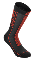 Alpinestars Summer Socks, Fahrradsocken, Schwarz und Hellrot, vertikales Astars-Logo und rote Streifen, gestrickte Mesh-Textur für Luftzirkulation, Rippenkonstruktion für Dehnbarkeit, Performance-Fußbekleidung für Fahrten bei heißem Wetter