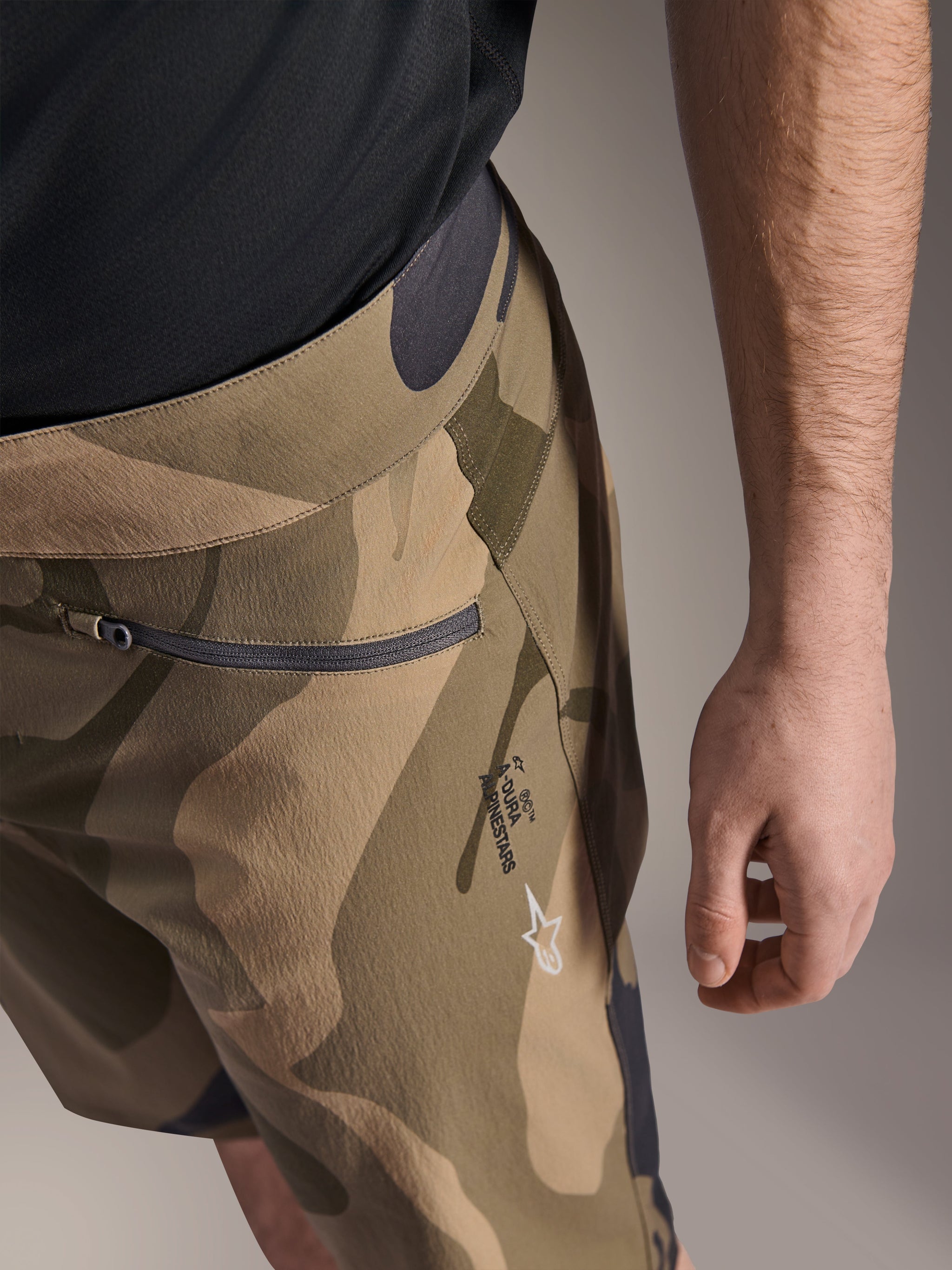 mountainbike hose camouflage 28 / Tarnfarben