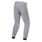 Alpinestars A-Dura Wasserdichte Hose, MTB-Hose, Titanium-Grau, Rückansicht, mit schmal zulaufenden Beinen und schwarzen elastischen Bündchen, minimalistisches technisches Design für das Mountainbiken