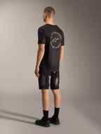 A-Dura Ride Shorts in Black Camo, strapazierfähige MTB-Shorts aus 4-Wege-Stretch, Rückansicht am Model.