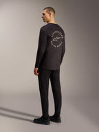 Schwarzes Alpinestars A-Dura Air Langarmtrikot mit weißer Racing Ahead Grafik auf dem Rücken, funktionaler MTB-Stil.