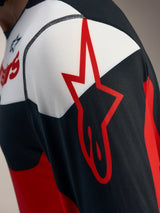 Rot-schwarzes A-Dura Race Langarmtrikot, Detail mit Alpinestars-Sternlogo auf atmungsaktivem Jacquard-Mesh.