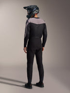 Alpinestars A-Supra Elite MTB-Kit in Schwarz und Grau, mit Performance-Trikot und passender Rennhose, Rückansicht.
