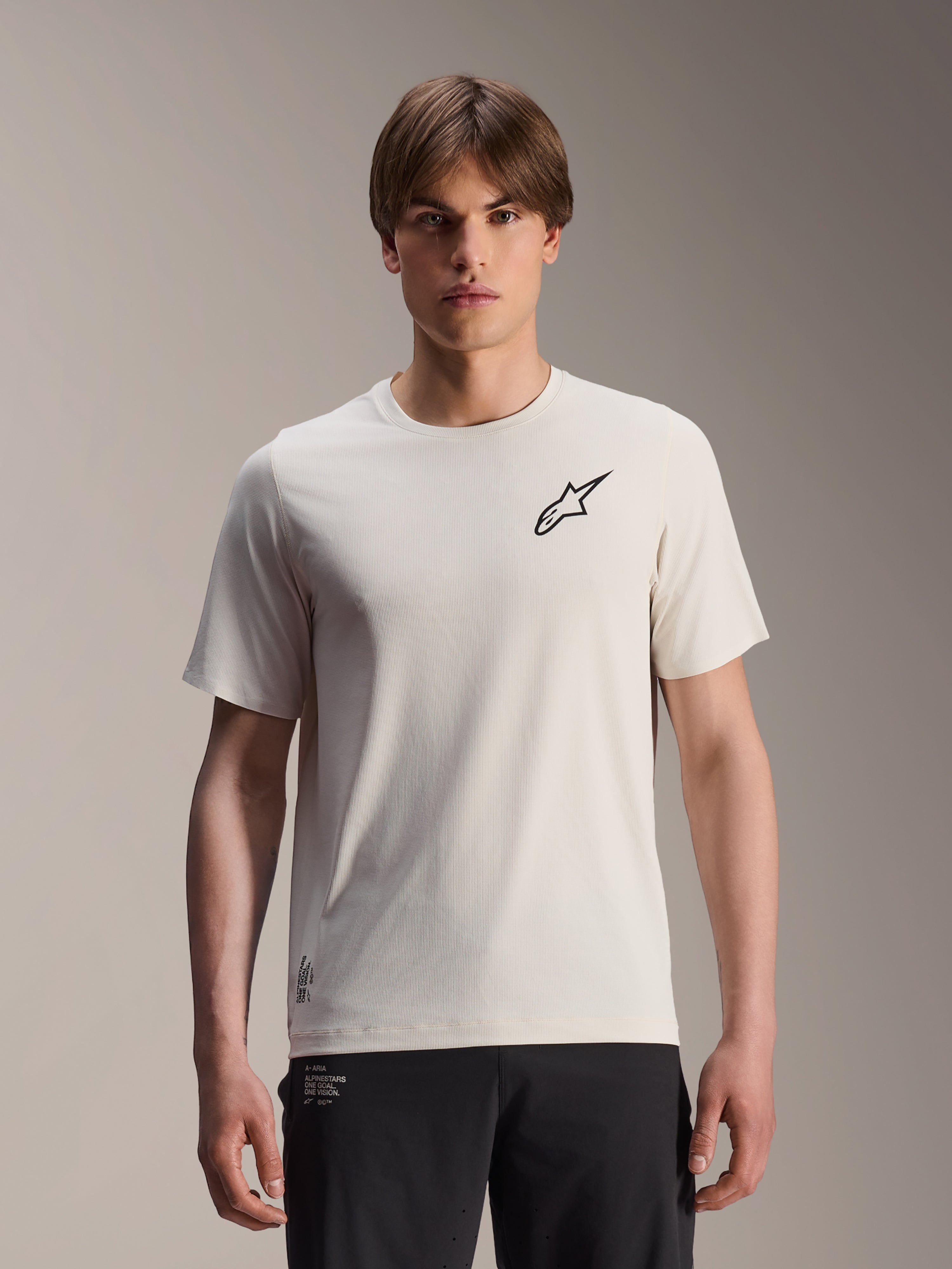 Alpinestars A-Aria Astar Trikot, Kurzarm-Radtrikot, Ecru mit schwarzem Stern-Logo auf der Brust, leichtes atmungsaktives Polyester, Performance-Passform für MTB-Trailriding