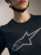Schwarzes Stella A-Dura Ride Damen-Trikot mit silbernem Astars-Logo auf der Brust, funktionale MTB-Bekleidung.
