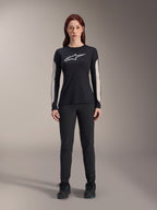 Alpinestars Stella A-Dura Hose für Damen, schwarze MTB-Hose, mit spezieller Damenpassform und optimiertem Design, kombiniert mit einem schwarzen langärmligen Trikot und schwarzen Radschuhen, strapazierfähige Ausrüstung für Offroad-Mountainbiking