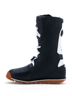 Alpinestars Tech-T Stiefel, Motorrad-Trial-Stiefel für Herren, Schwarz und Weiß, CE-zertifizierter Schutz aus Vollnarbenleder mit ergonomischer TPU-Schienbeinplatte und brauner griffiger Gummisohle
