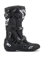 Alpinestars Tech 10 Stiefel, Motocross-Stiefel, Schwarz, Seitenansicht mit weißen Alpinestars Stern-Logos und Tech 10 Branding, Dreifach-Schnallen-Verschlusssystem, robuste TPU-Schale und Mikrofaser-Konstruktion für professionellen Offroad-Rennsport